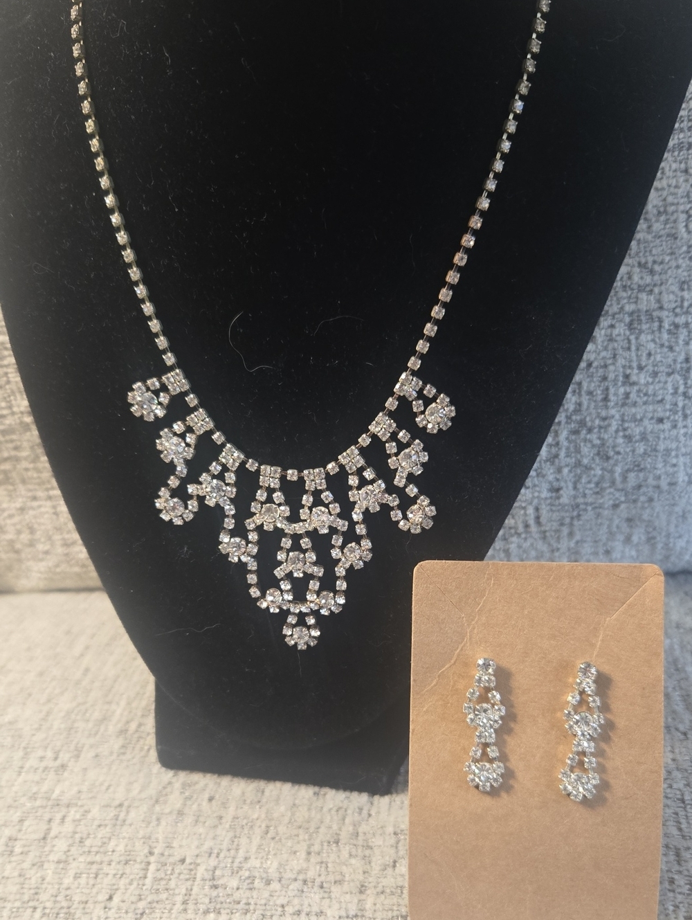 Rhinestone Statement Necklace and Earrings Set - Silvertone